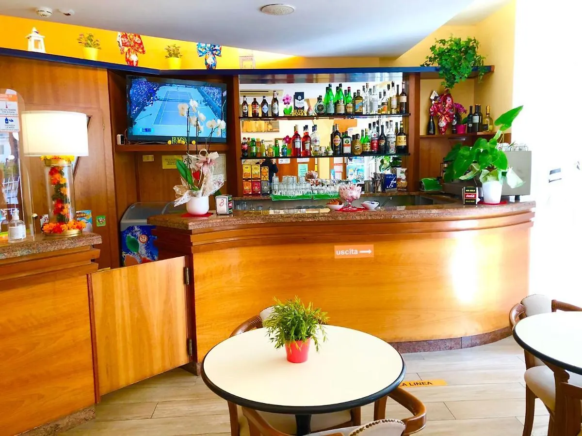 Hotel Alessi** Римини