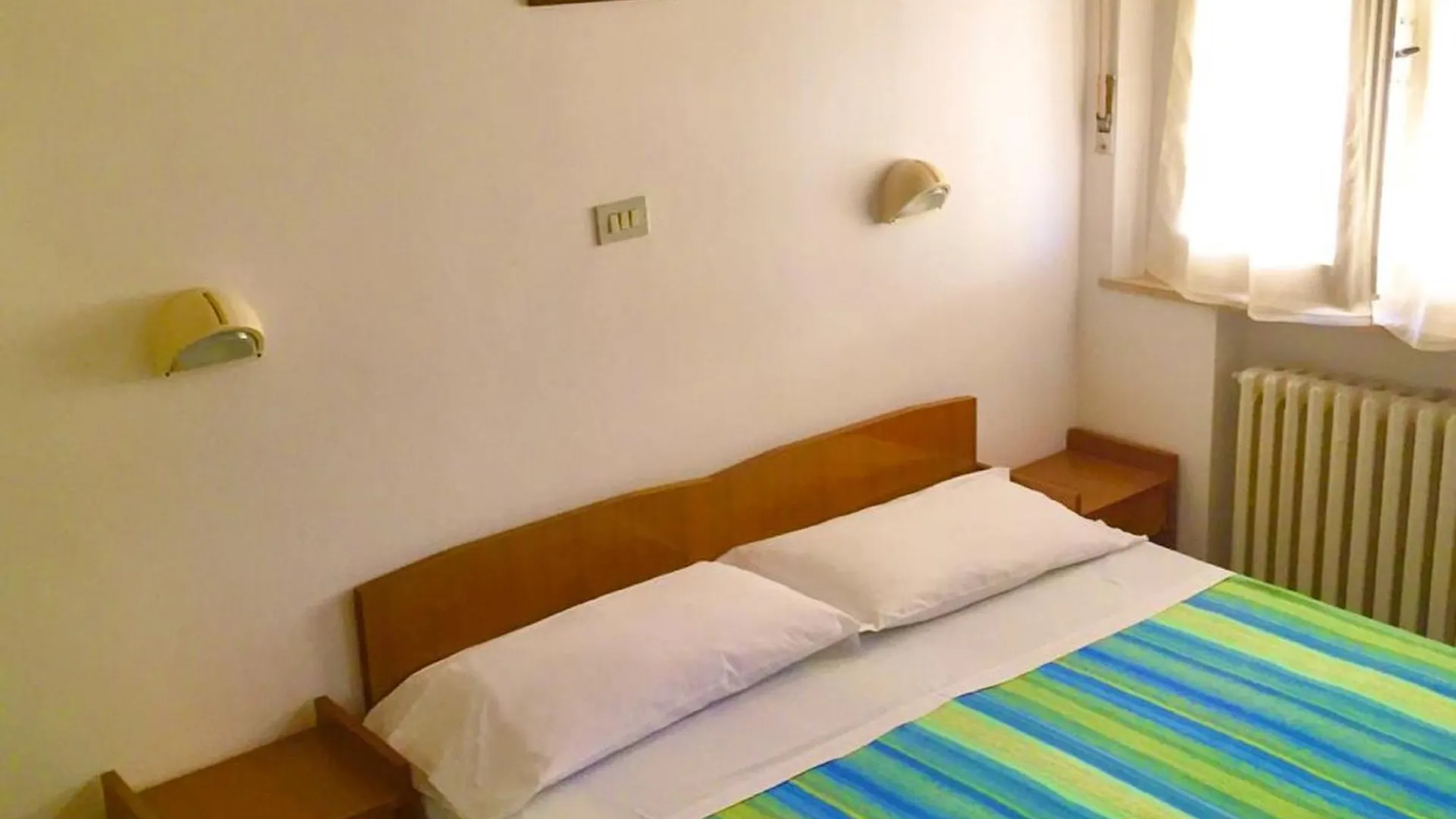 Hotel Alessi** Римини
